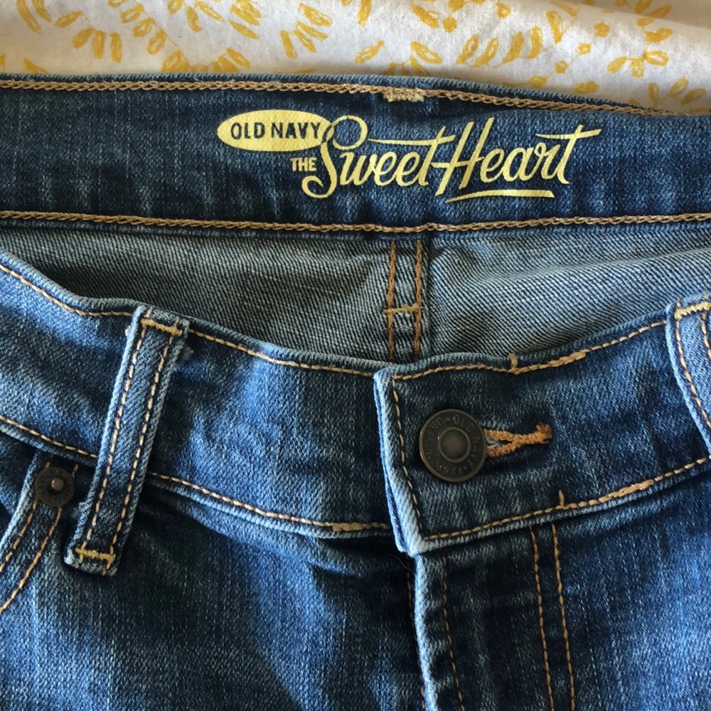 🌜Old Navy The Sweetheart bootcut size 6 reg